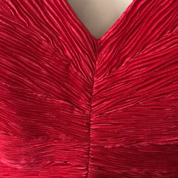 Caché Gorgeous Red party halter top size.8 EUC like new!Perfect for the holidays - Picture 3 of 11